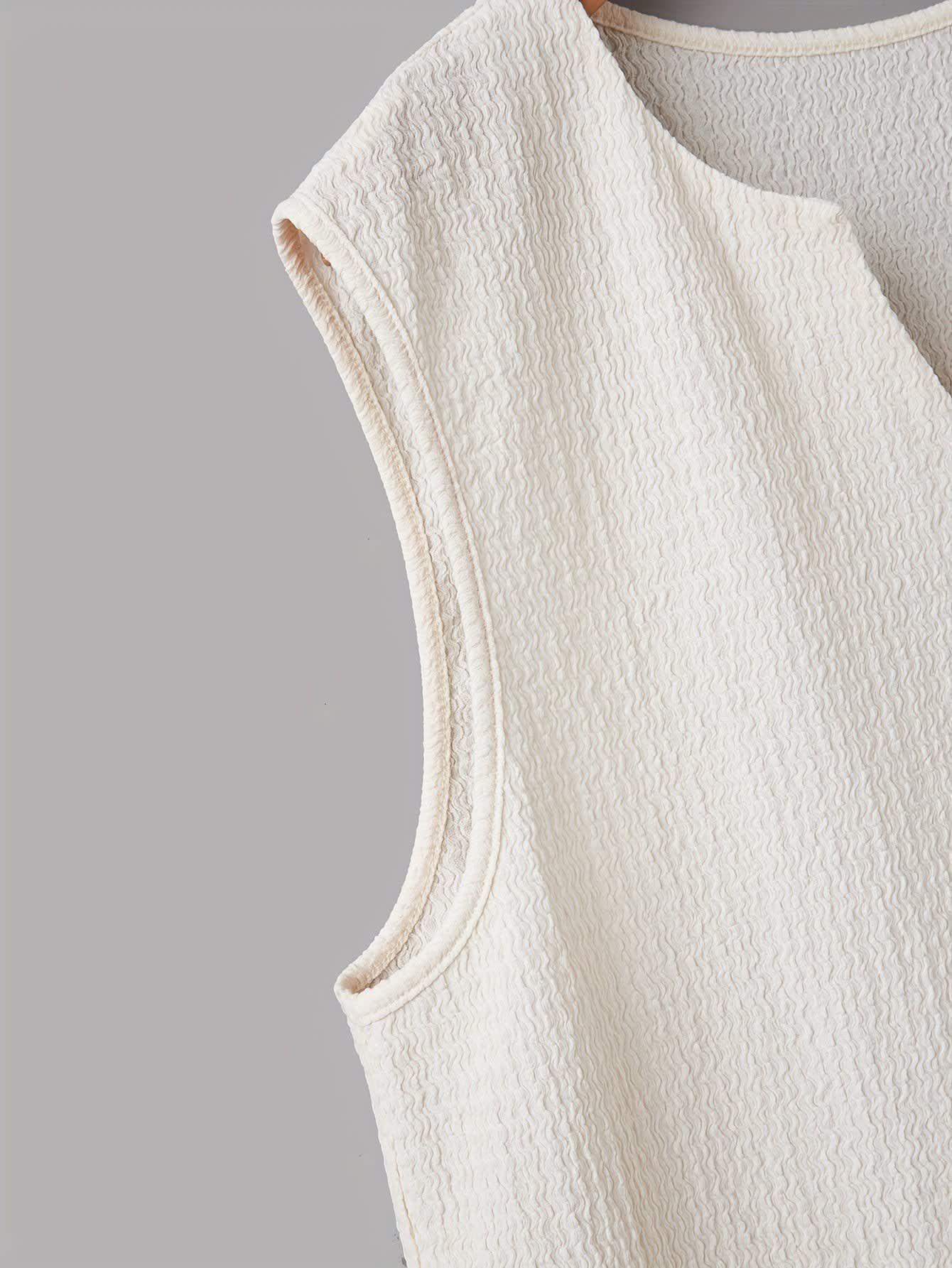 Gilroy Crinkle Texture Notch Neck Tank Top_13