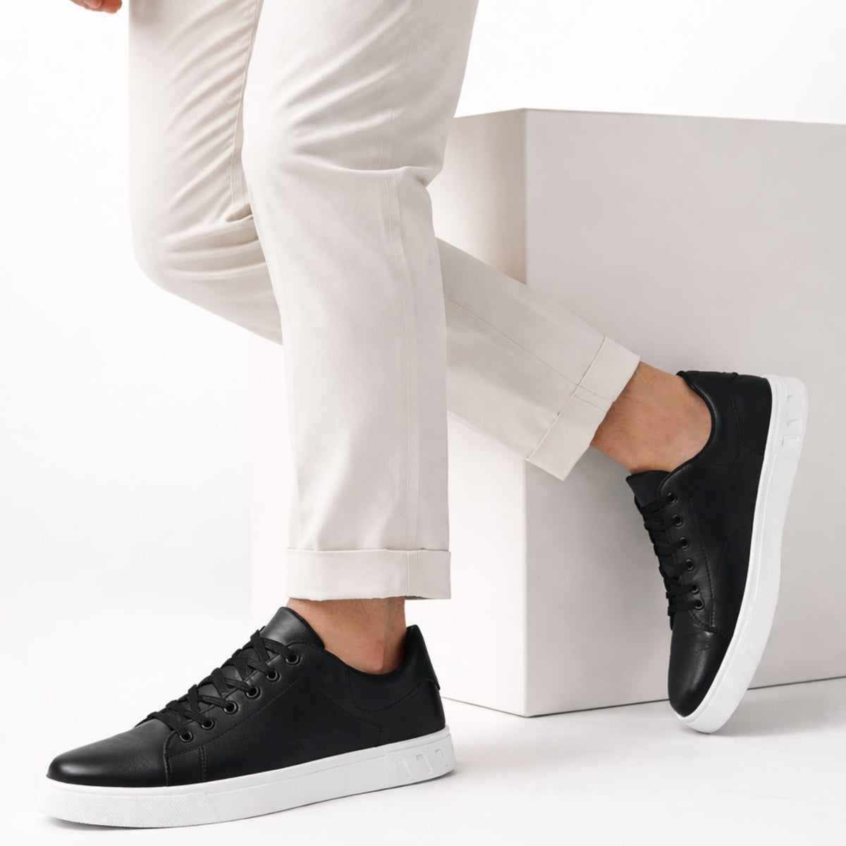 Sinclair Leather Low Top Sneakers_3